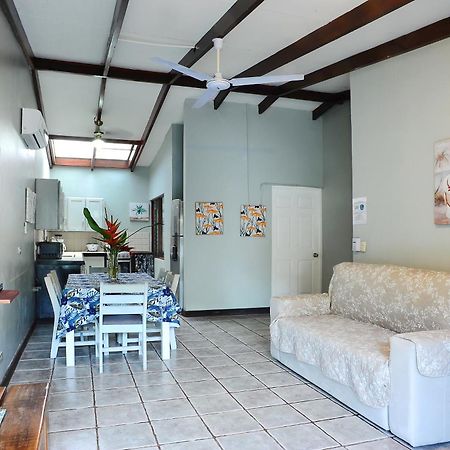 Private Fully Furnished Home At Wide Mouth Frog Hostel Quepos Exterior photo