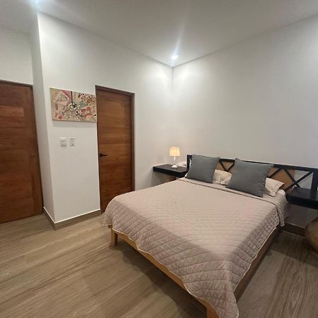 Private Fully Furnished Home At Wide Mouth Frog Hostel Quepos Exterior photo
