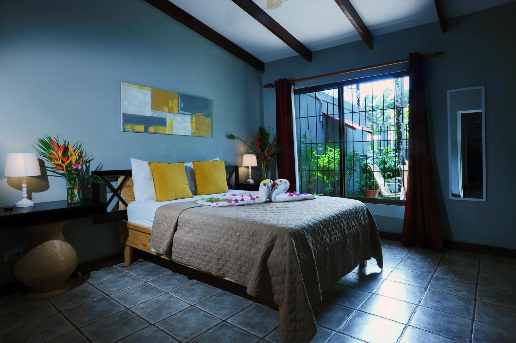 Private Fully Furnished Home At Wide Mouth Frog Hostel Quepos Exterior photo