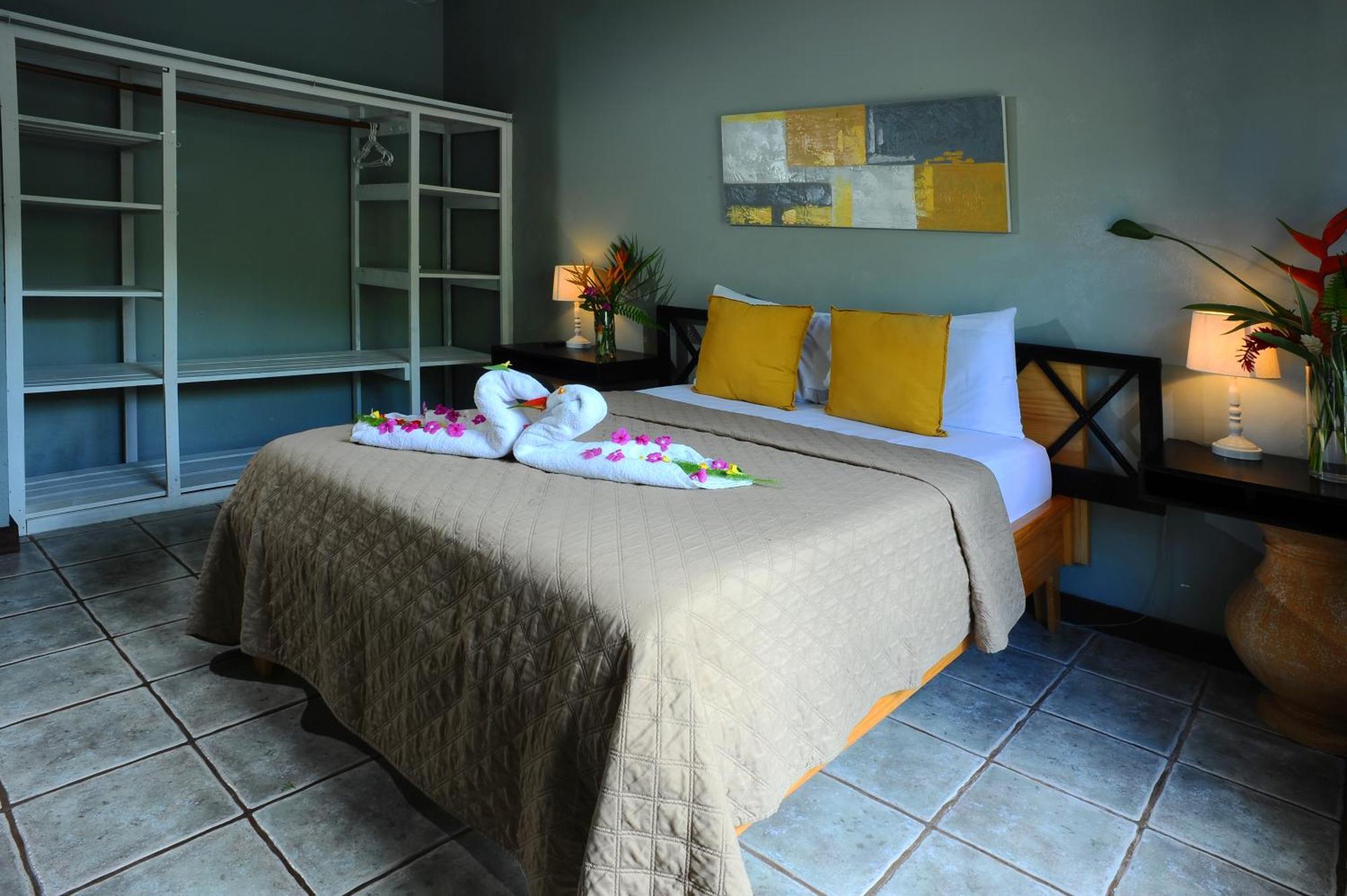 Private Fully Furnished Home At Wide Mouth Frog Hostel Quepos Exterior photo