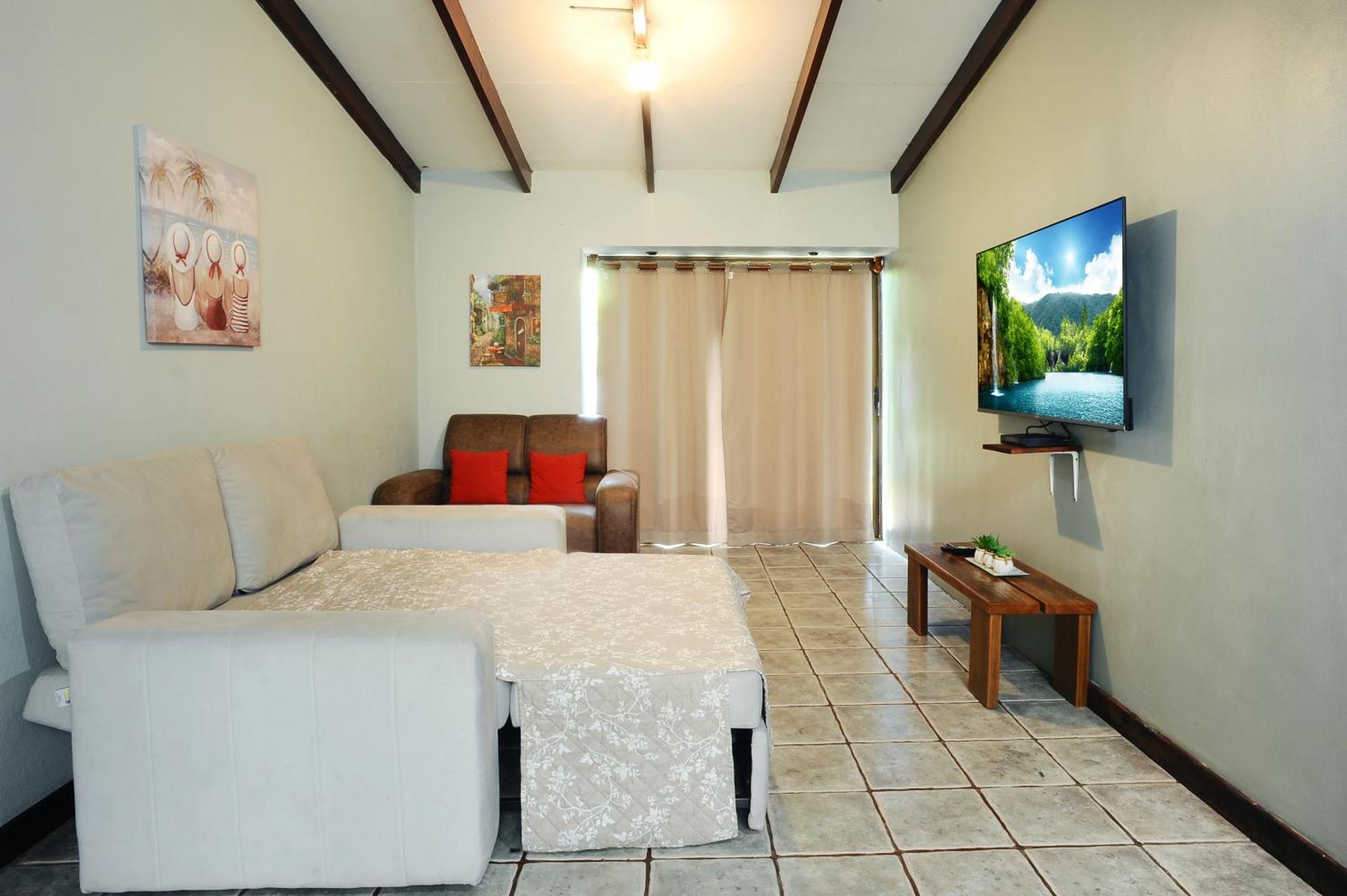 Private Fully Furnished Home At Wide Mouth Frog Hostel Quepos Exterior photo