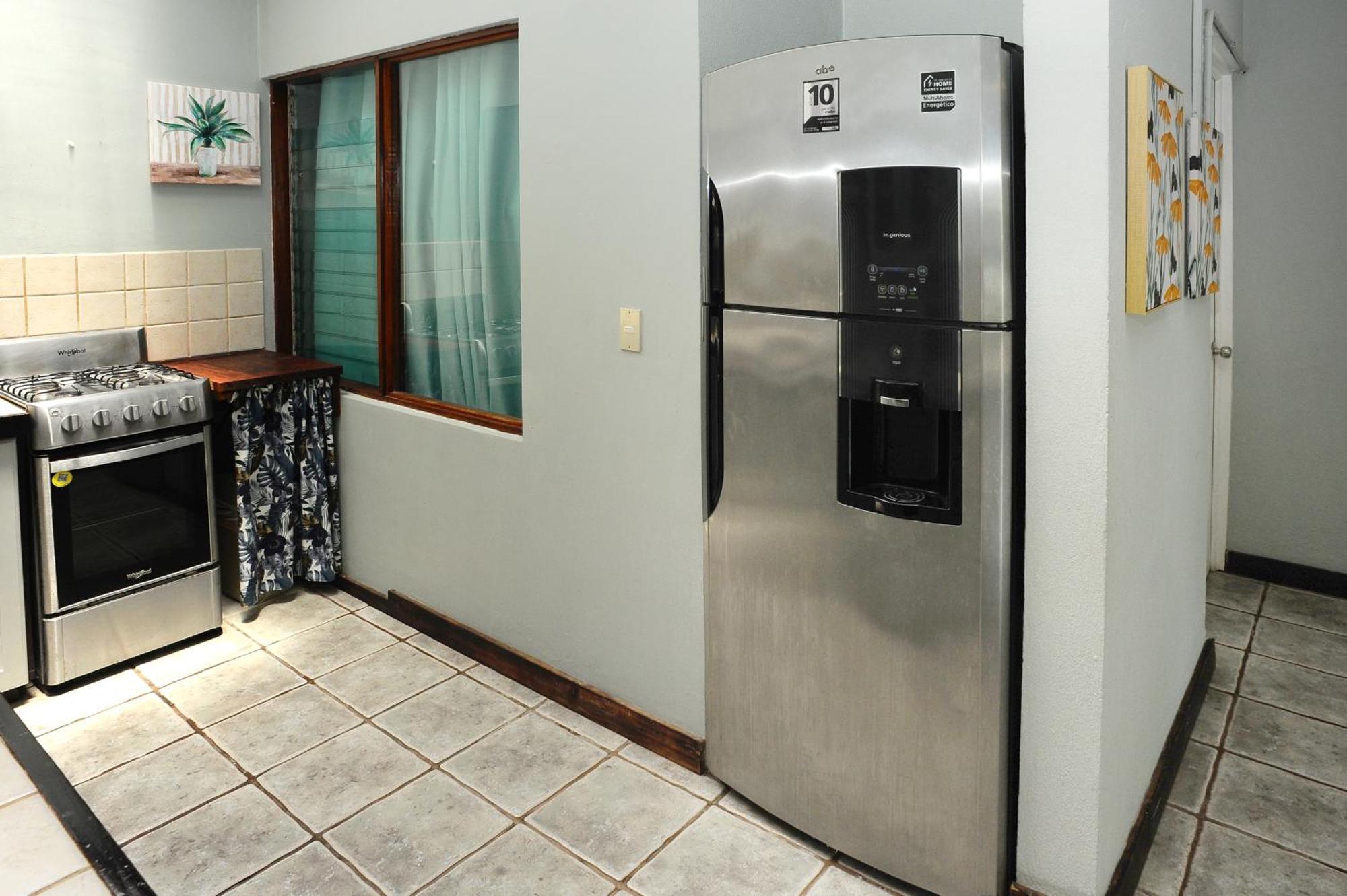 Private Fully Furnished Home At Wide Mouth Frog Hostel Quepos Exterior photo